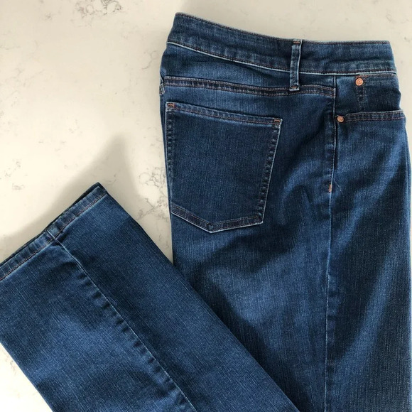 Talbots Flawless High-Rise Barely Boot 5 Pocket Med Wash Denim Jeans Blue 6 NWOT - Picture 2 of 13